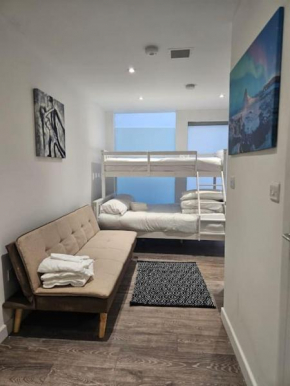 Comfy Studio for 5 in Deltan Croydon DPG4